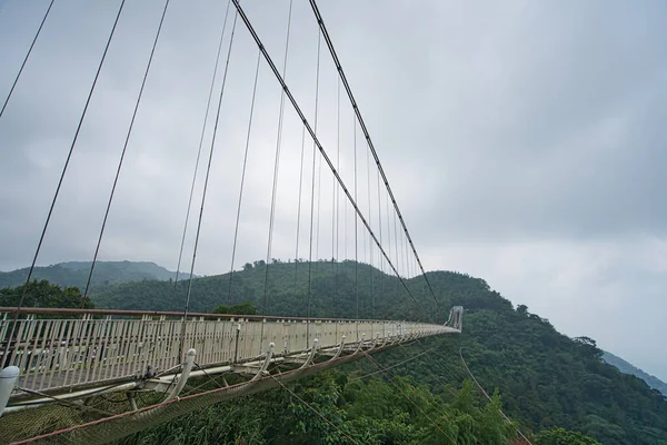 Ponte Suspensa Liga Duas Montanhas Chá Bambu Árvore Noz Betel — Fotografia de Stock