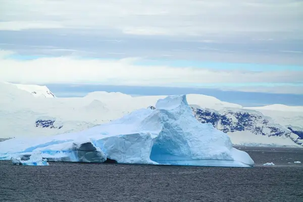 Verschiedene Arten Von Eisberglandschaften Gibt Eisschollen Gletscher Ozeane Radioaktive Wolken — Stockfoto