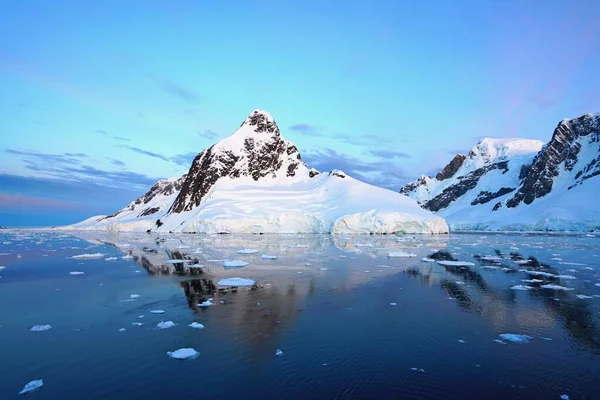 Vários Tipos Paisagens Iceberg Bancos Gelo Geleiras Oceanos Nuvens Radioativas — Fotografia de Stock