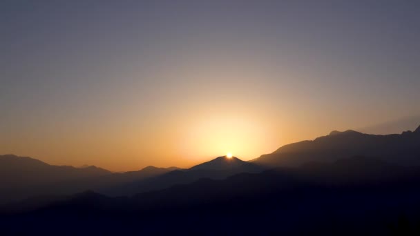 Sunrise Time Lapse Alishan Niebo Oranż Pociąg Kwiat Wiśni Drzewo — Wideo stockowe