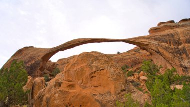 Arches Ulusal Parkı 'nda 2000' den fazla doğal kumtaşı kemeri bulunmaktadır. Dünyadaki doğal kemerlerin en yüksek yoğunluğu. Utah, ABD. 2017.