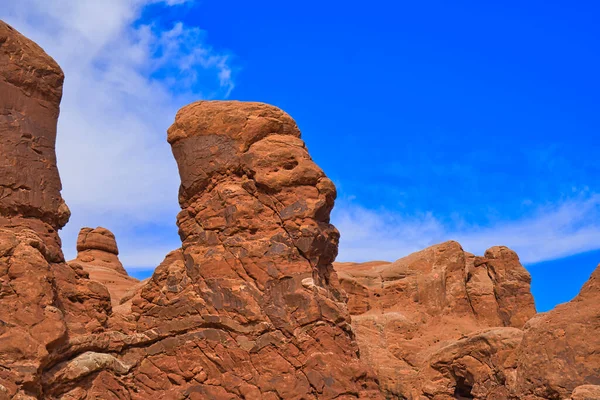 Arches Ulusal Parkı 'nda 2000' den fazla doğal kumtaşı kemeri bulunmaktadır. Dünyadaki doğal kemerlerin en yüksek yoğunluğu. Utah, ABD. 2017.