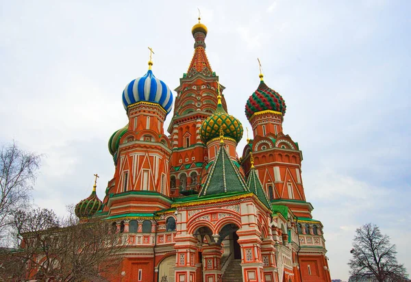모스크바붉은 광장에 축복받은 정교회 바실리 바질의 대성당은 유네스코 세계유산으로 등재되었다 — 스톡 사진