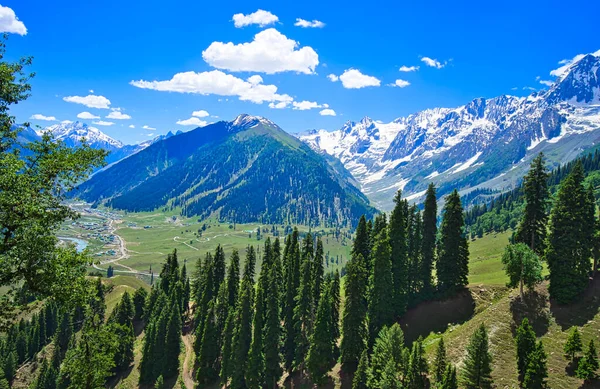 Beautiful Mountain Scenery River Valley Snow Blue Sky White Clouds —  Fotos de Stock