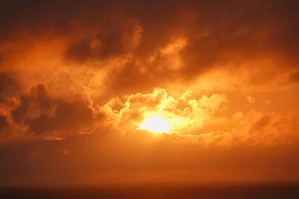 Lumière Soleil Apparut Disparut Temps Temps Entre Les Nuages Brume — Photo