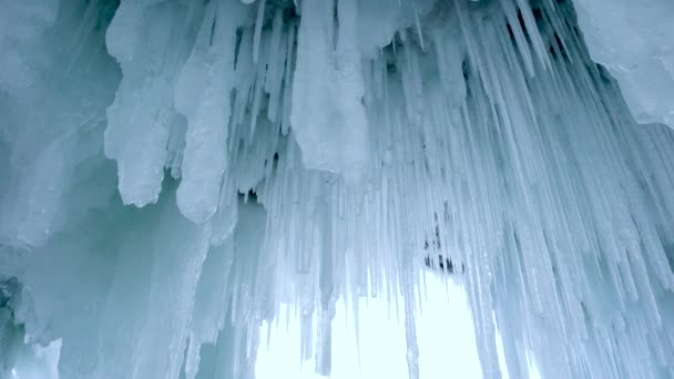 Intérieur Grotte Glace Les Glaçons Translucides Blancs Différentes Épaisseurs Ligne — Video