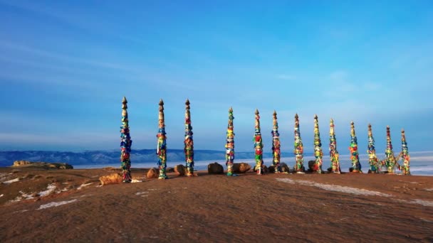 Dertien Kleurrijke Shaman Pilaren Van Sergo Het Eiland Olkhon Cape — Stockvideo