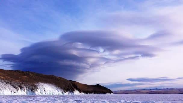 Wolken Die Sich Wie Tornados Formen Gefrorene Seen Und Felsige — Stockvideo