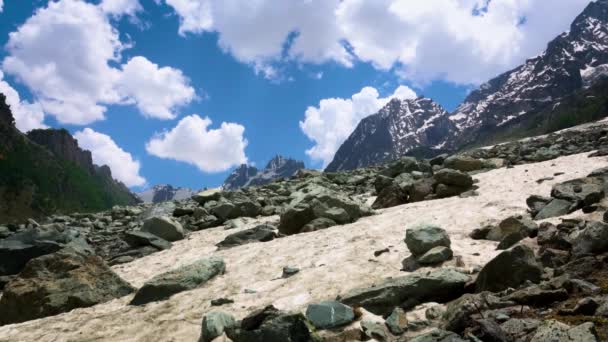 Nádherná Horská Scenérie Modrá Obloha Žluté Ledovce Skály Hloubkový Výlet — Stock video