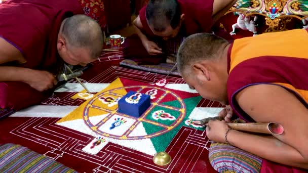 Shey Temple Shey Palace Eller Shey Gompa Buddhistmunkar Skapar Sandmandala — Stockvideo