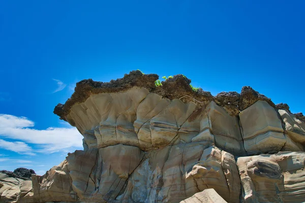 Okyanustaki erozyon ve yıpranma. Garip kayalar ve taşlar oluşturur. Fugang Geopark (Xiaoyeliu), Doğal Taş Heykel Parkı. Taitung County, Tayvan. Eylül 2021