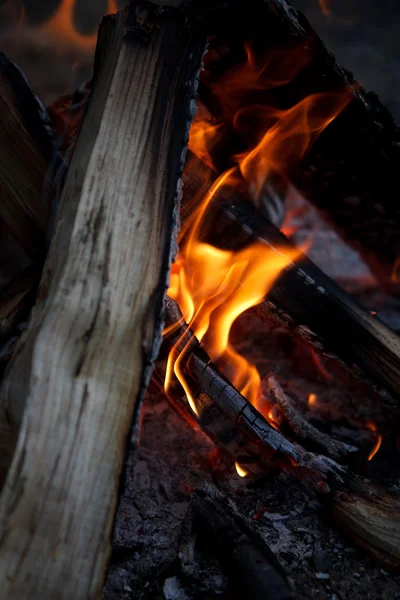 Incendie dans la cheminée — Photo