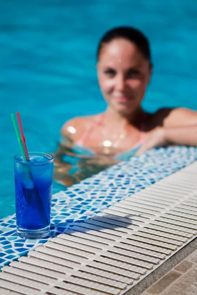 Girl with cocktail near pool — Stock Photo, Image
