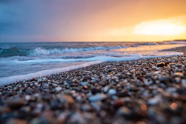 Côte Mer Coucher Soleil Avec Des Pierres — Photo