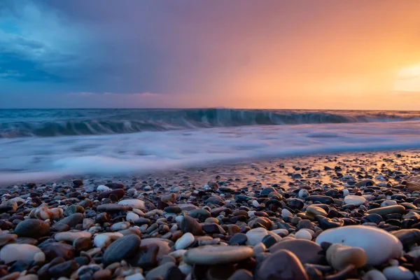 Côte Mer Coucher Soleil Avec Des Pierres — Photo