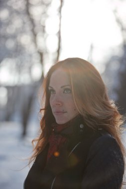 uzun saçlı poz ile güzel kız