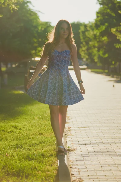 Beautiful girl in summer sun — Stock Photo, Image