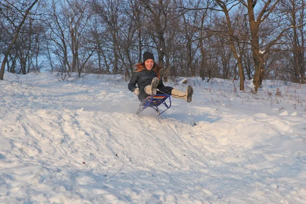 Girl slading in winter — Stock Photo, Image