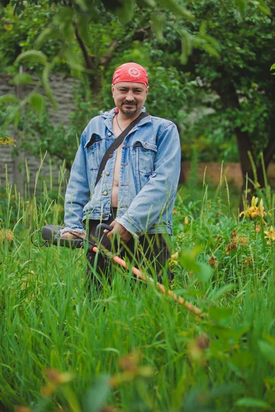 Jardinero en verano —  Fotos de Stock