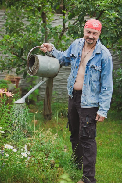 Jardinero divertido en verano —  Fotos de Stock