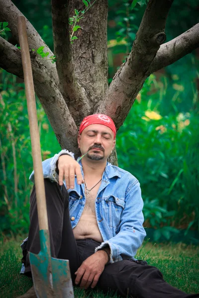 Yaz aylarında dinlenme adam