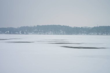 Mragowo 'da dondurulmuş Çek Gölü