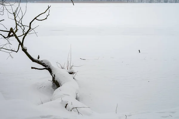 Mragowo 'da dondurulmuş Çek Gölü
