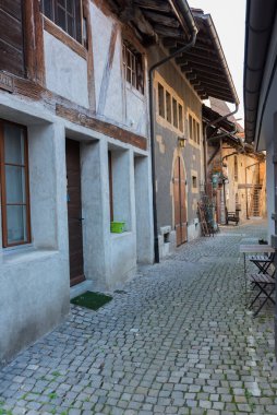 Murten, İsviçre - 12 Ağustos 2019 - Murten 'in eski kasabasının sokakları