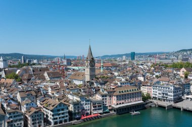 Zürih, İsviçre - 18 Ağustos 2019 - Zürih katedralinden manzara