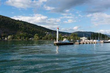 Bienne, İsviçre - 14 Ağustos 2019 - Biel Bienne tepelerinde yürüyüş