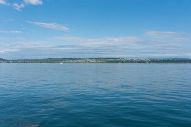 Twann, İsviçre - 14 Ağustos 2019 - Gaicht 'ten Twann' a ve Biel Gölü 'ne yürü.