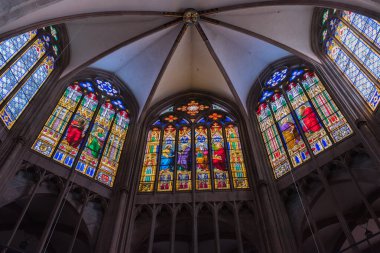 Basel, İsviçre - 16 Ağustos 2019 - şehirdeki kiliselerin vitray camları