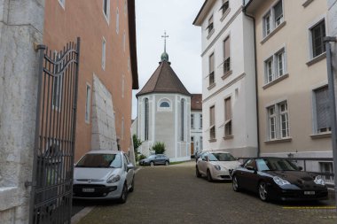 Solothurn, İsviçre - 17 Ağustos 2019 - Eski Solothurn kasabasının binalarına bakınız