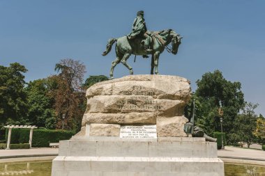 Madrid, İspanya - 8 Ağustos 2018 - Retiro Park ve Arsenio Martinez Campos Anıtı