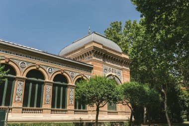 Madrid, İspanya - 8 Ağustos 2018 - Retiro Park ve çevresinin manzarası