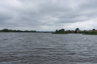 Szczytno, Polonya - 24 Haziran 2017 - Szczytno 'da bulunan göl manzarası