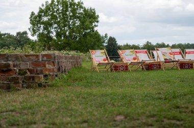 Malbork, Polonya - 19 Temmuz 2021 - Polonya bira fabrikası ve karbonatlı içeceklerin şirket başkanları