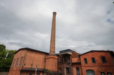 Olsztyn, Polonya - 21 Ağustos 2021 - Olsztyn 'deki UWM kampüsündeki eski kazan dairesi.