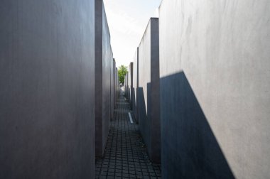 Berlin, Almanya - 11 Ağustos 2021 - Berlin 'de öldürülen Avrupa Yahudileri Anıtı.