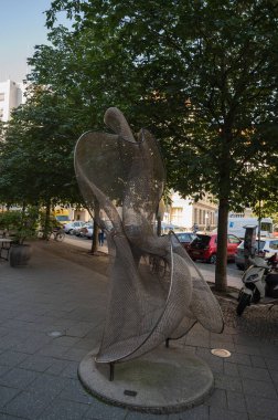 Berlin, Almanya - 12 Ağustos 2021 - Bebelplatz ve Berlin meydanı manzarası.