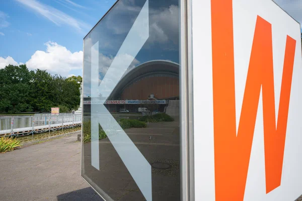 Berlin, Almanya - 11 Ağustos 2021 - Berlin 'deki Dünya Kültür Evi