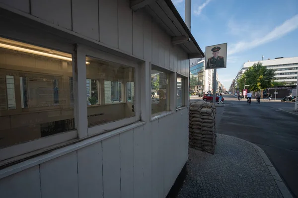 Berlin Deutschland August 2021 Blick Auf Den Checkpoint Charlie Der — Stockfoto