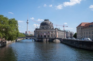 Berlin, Almanya - 12 Ağustos 2021 - Berlin 'deki Bode Müzesi manzarası