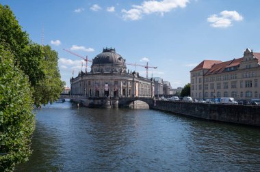 Berlin, Almanya - 12 Ağustos 2021 - Berlin 'deki Bode Müzesi manzarası