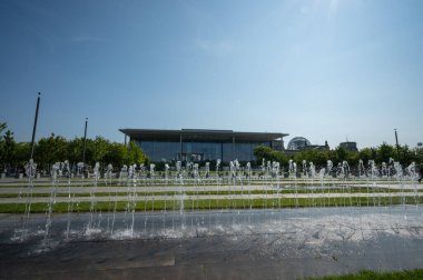 Berlin, Almanya - 12 Ağustos 2021 - Berlin 'deki Bundestag parlamentosunun manzarası