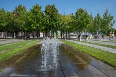 Berlin, Almanya - 12 Ağustos 2021 - Berlin 'deki Bundestag parlamentosunun manzarası