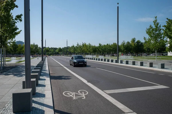 Berlin, Almanya - 12 Ağustos 2021 - Berlin 'deki Bundestag parlamentosunun manzarası