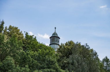 Polonya, Aşağı Silezya 'daki Czocha Şatosu 04 Temmuz 2025, Czocha Şatosu' nu ve etrafını gören bir tekne gezisi..