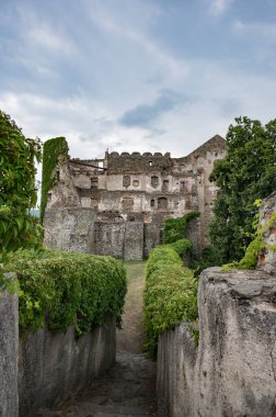 Bolkow, Polonya 'daki Bolkow Kalesi. 3 Temmuz 2025. Bolkow Kulesi' nden kaleyi ve manzarayı ziyaret ediyoruz..