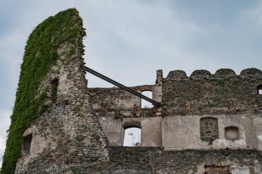 Bolkow, Polonya 'daki Bolkow Kalesi. 3 Temmuz 2025. Bolkow Kulesi' nden kaleyi ve manzarayı ziyaret ediyoruz..